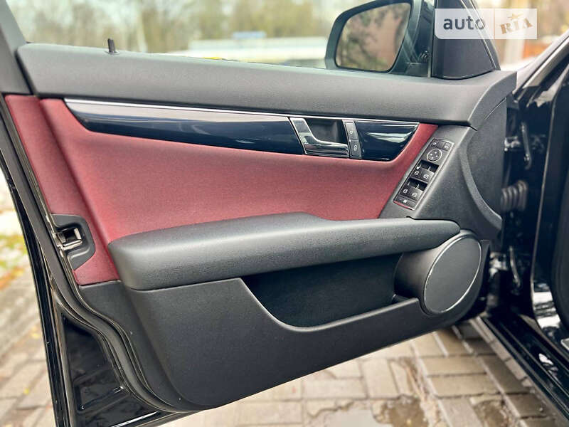 Седан Mercedes-Benz C-Class 2008 в Днепре