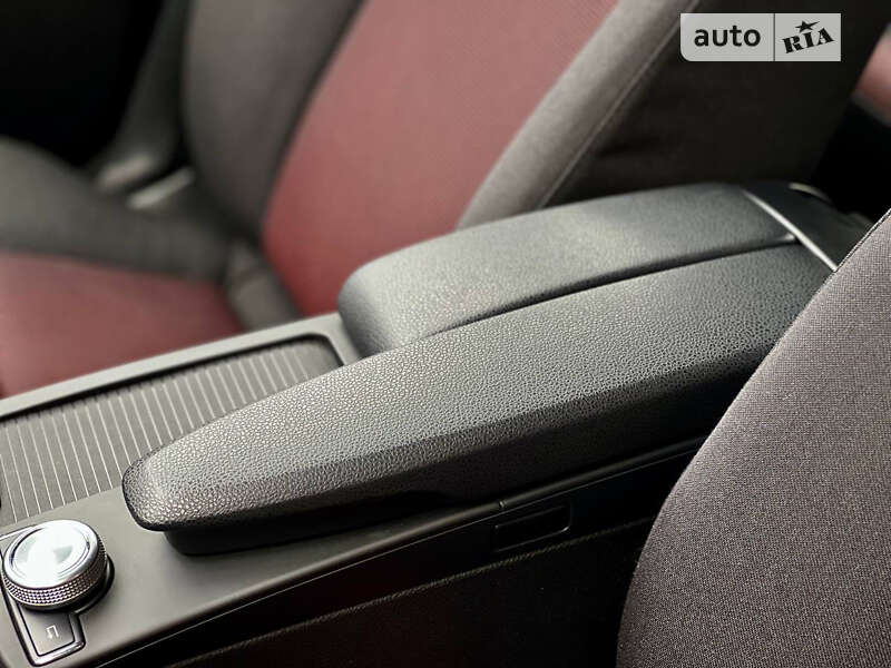 Седан Mercedes-Benz C-Class 2008 в Днепре