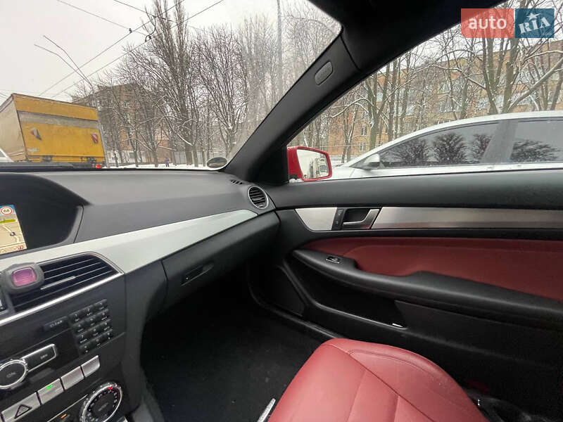 Купе Mercedes-Benz C-Class 2011 в Киеве