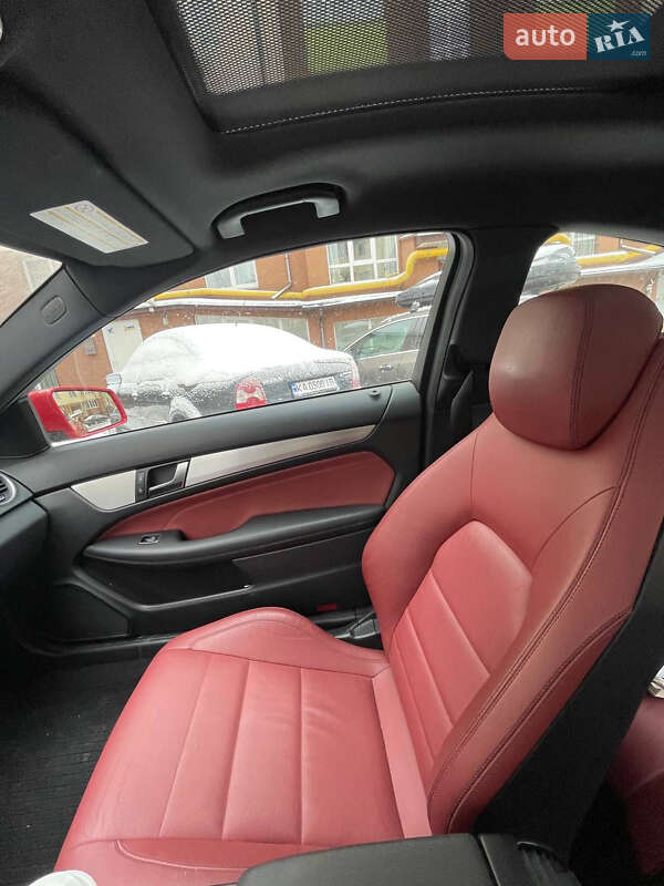 Купе Mercedes-Benz C-Class 2011 в Киеве
