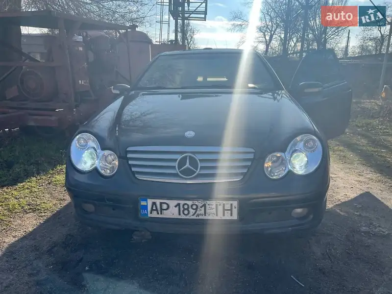 Купе Mercedes-Benz C-Class 2003 в 