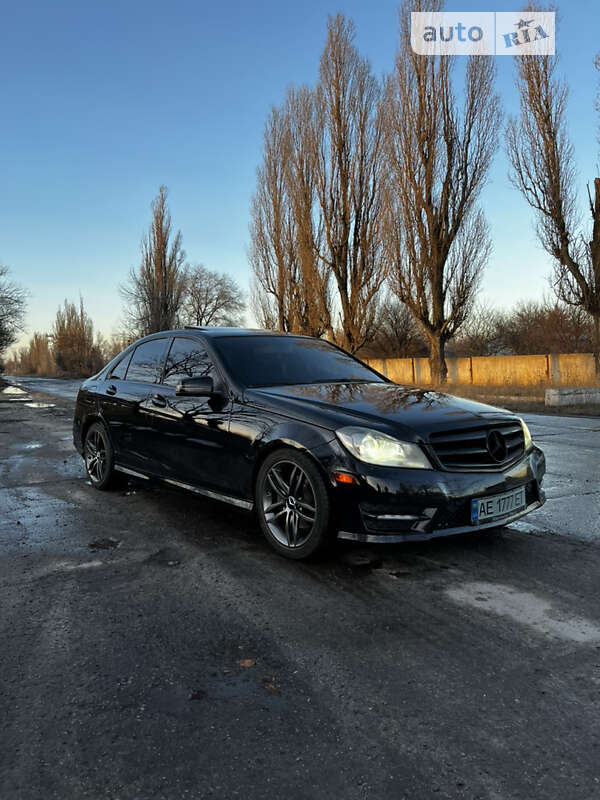 Характеристики, фото, комплектации Mercedes-Benz C-Class W204 