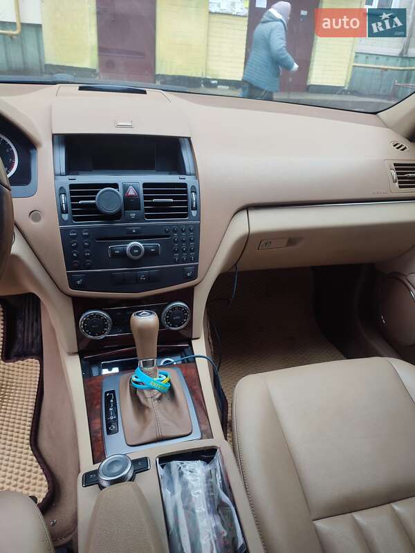 Седан Mercedes-Benz C-Class 2007 в Обухове