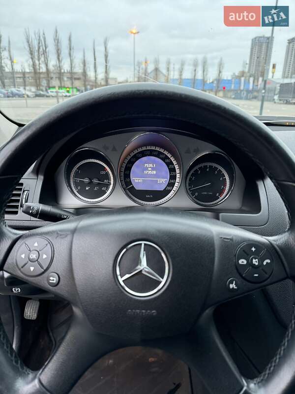 Седан Mercedes-Benz C-Class 2010 в Киеве
