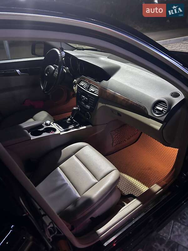 Седан Mercedes-Benz C-Class 2013 в Львове