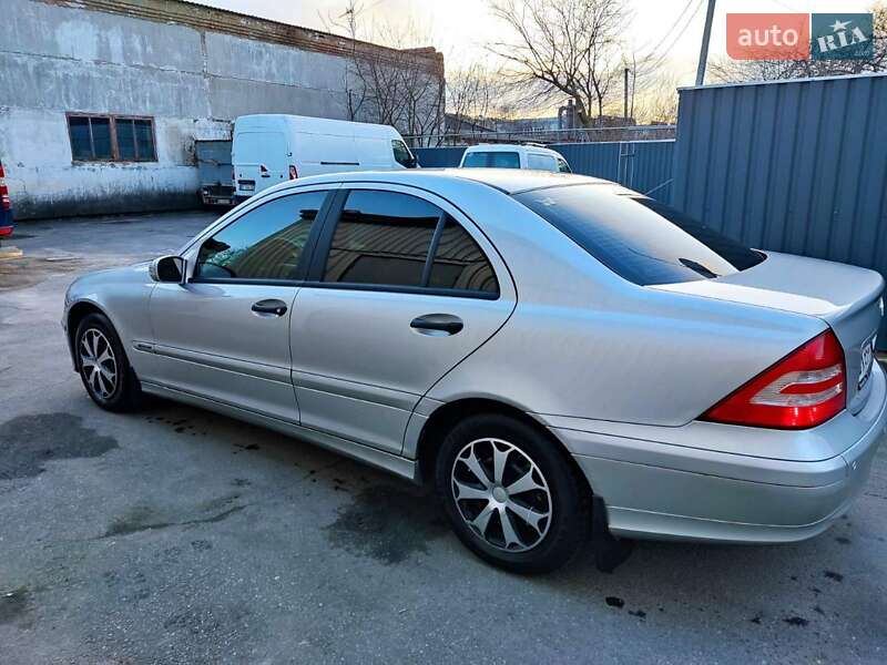 Седан Mercedes-Benz C-Class 2004 в Староконстантинове