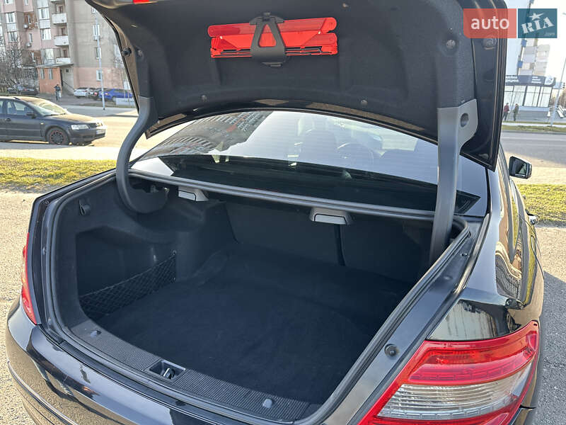 Седан Mercedes-Benz C-Class 2010 в Черкассах