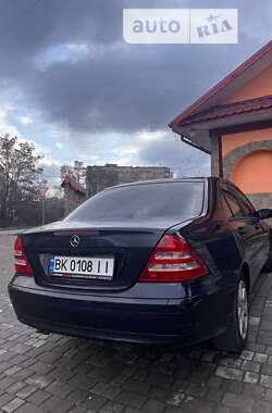 Седан Mercedes-Benz C-Class 2002 в Ровно