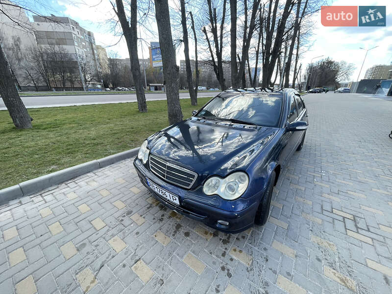 Седан Mercedes-Benz C-Class 2004 в Вінниці