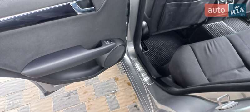 Универсал Mercedes-Benz C-Class 2010 в Тернополе