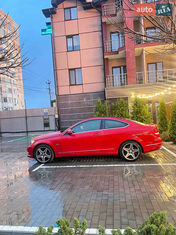 Купе Mercedes-Benz C-Class 2011 в Киеве