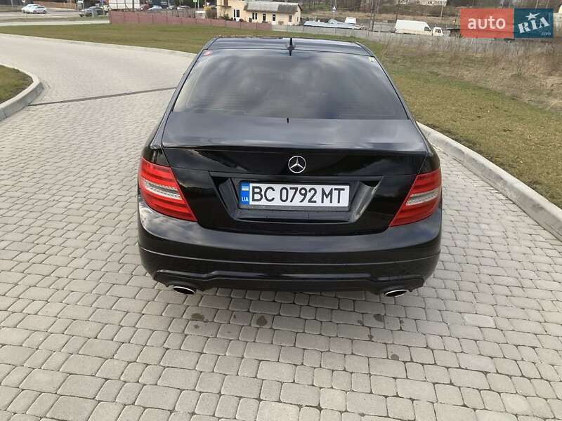 Седан Mercedes-Benz C-Class 2014 в Львове