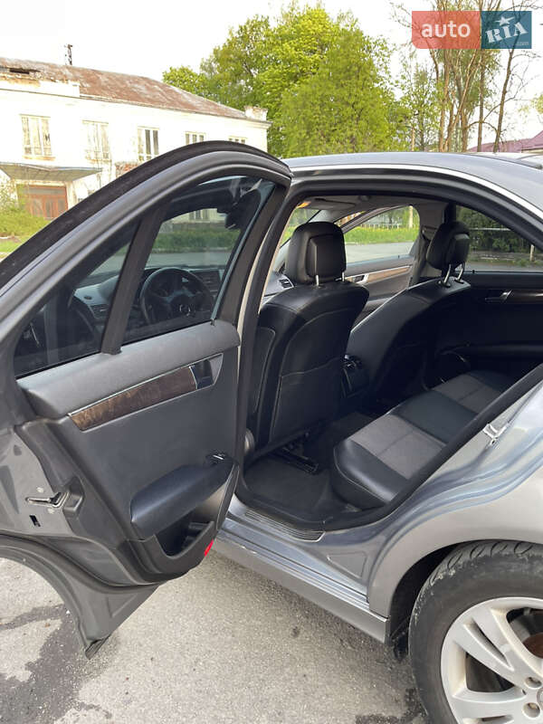 Седан Mercedes-Benz C-Class 2011 в Хмельницькому