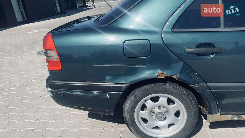 Седан Mercedes-Benz C-Class 1996 в Черновцах