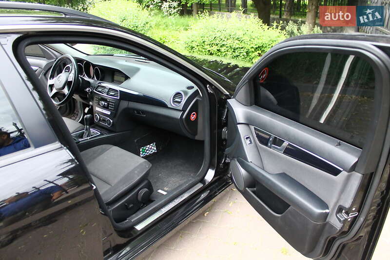 Універсал Mercedes-Benz C-Class 2011 в Миргороді
