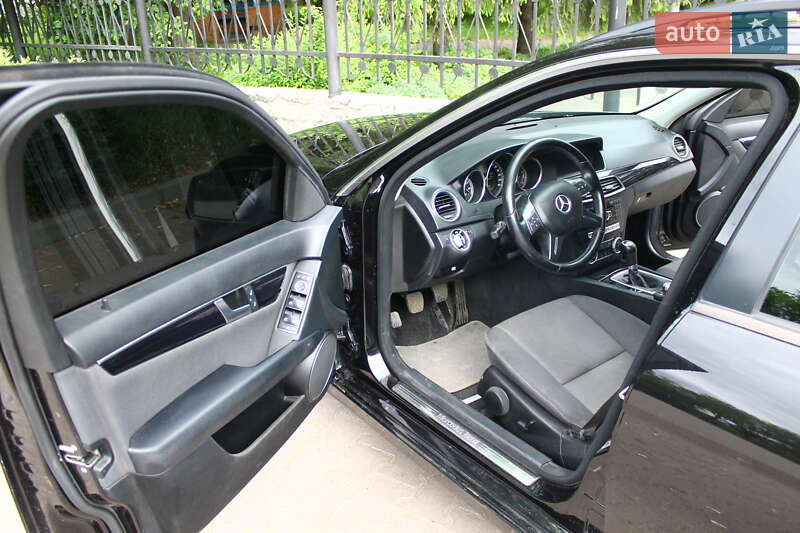 Універсал Mercedes-Benz C-Class 2011 в Миргороді