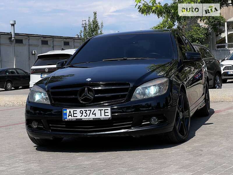 Седан Mercedes-Benz C-Class 2011 в Днепре