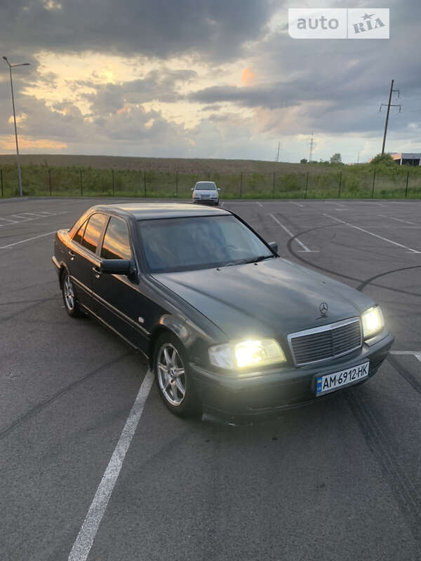 Седан Mercedes-Benz C-Class 1998 в Ровно