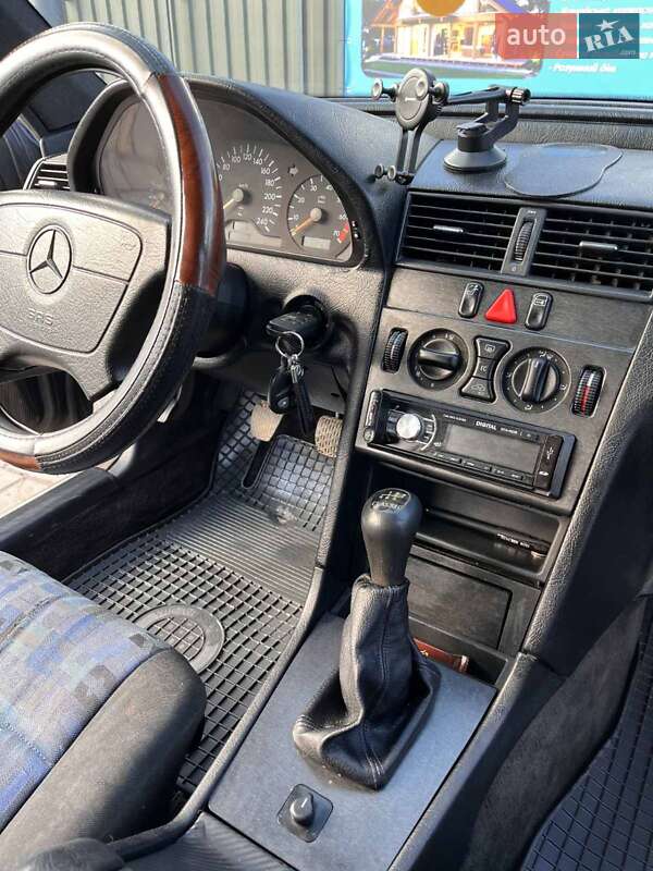Седан Mercedes-Benz C-Class 1996 в Гайвороне