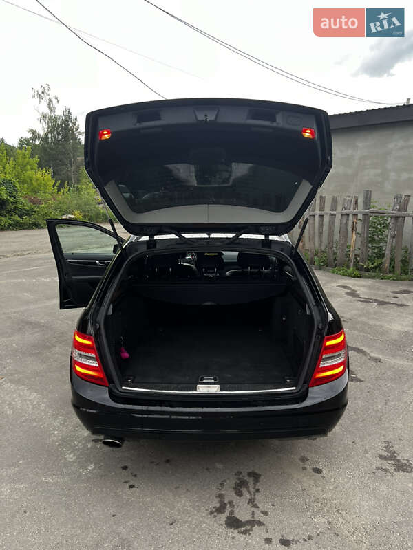 Универсал Mercedes-Benz C-Class 2011 в Костополе