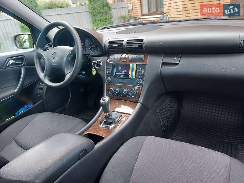 Седан Mercedes-Benz C-Class 2005 в Виннице