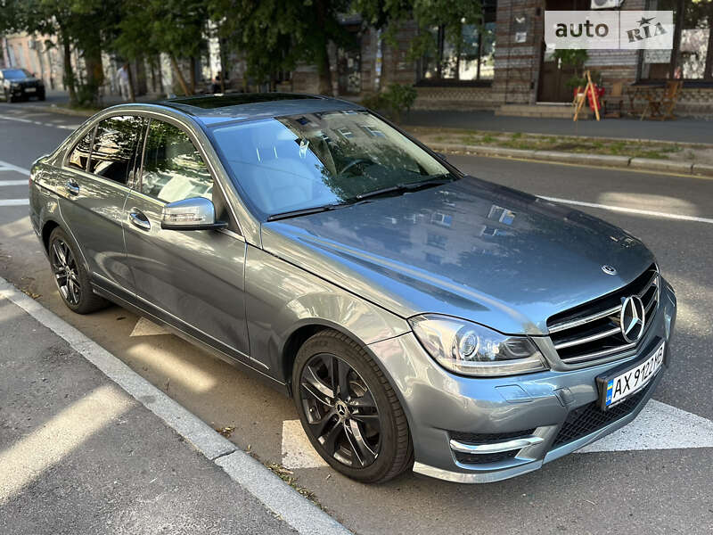 Седан Mercedes-Benz C-Class 2012 в Києві