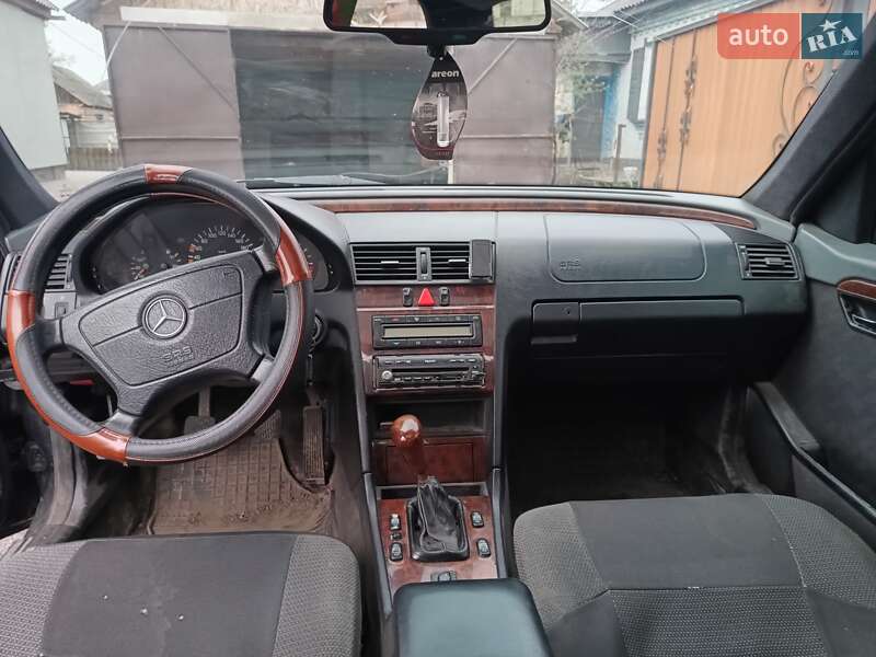 Седан Mercedes-Benz C-Class 1995 в Черкассах