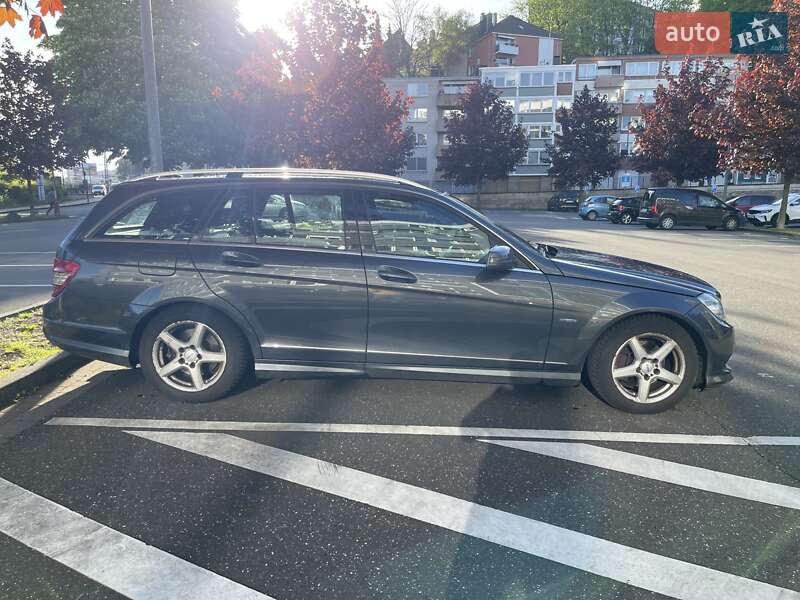 Универсал Mercedes-Benz C-Class 2011 в Черновцах