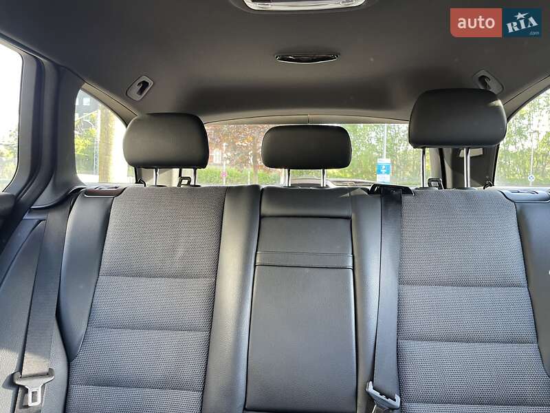Универсал Mercedes-Benz C-Class 2011 в Черновцах