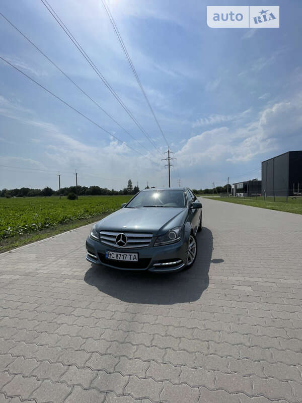 Mercedes-Benz C-Class 2011