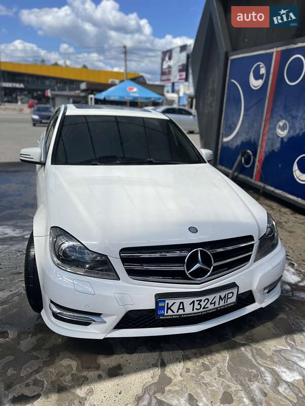 Седан Mercedes-Benz C-Class 2014 в Киеве