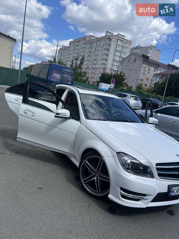 Седан Mercedes-Benz C-Class 2014 в Киеве