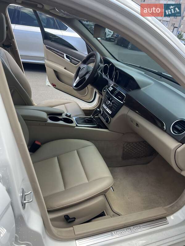 Седан Mercedes-Benz C-Class 2014 в Киеве