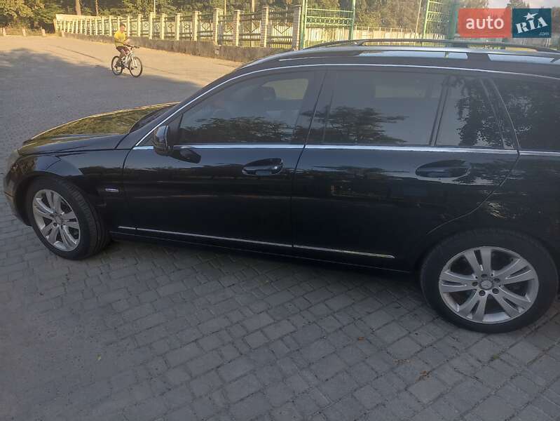 Универсал Mercedes-Benz C-Class 2011 в Вараше