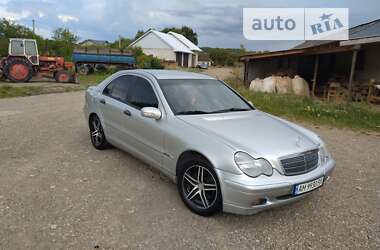 Седан Mercedes-Benz C-Class 2002 в Косове