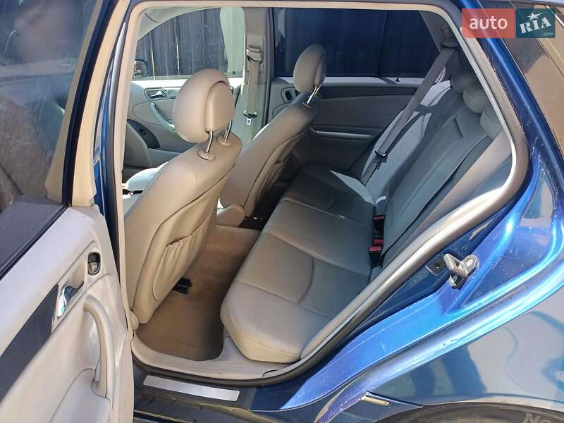 Универсал Mercedes-Benz C-Class 2001 в Черновцах