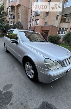 Універсал Mercedes-Benz C-Class 2001 в Києві