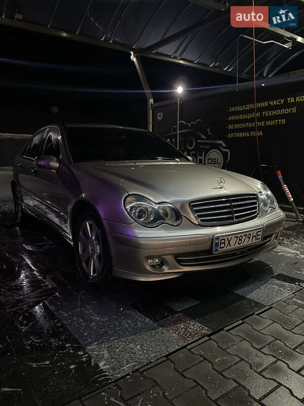 Mercedes-Benz C-Class 2005