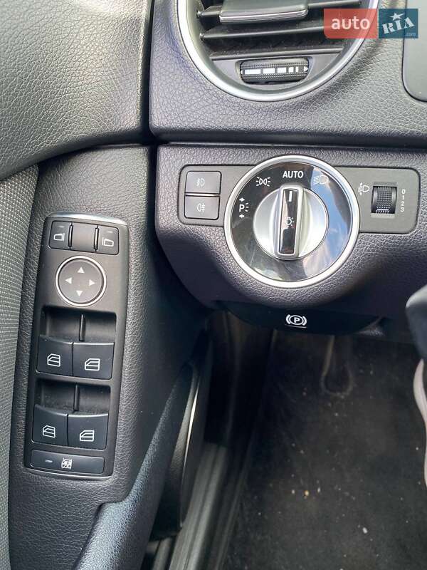 Универсал Mercedes-Benz C-Class 2011 в Житомире