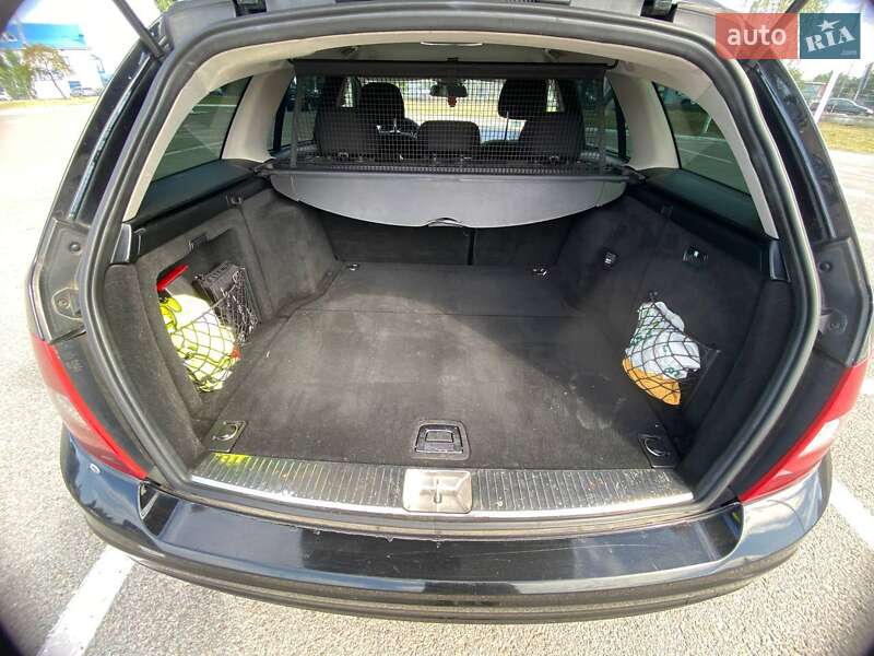 Универсал Mercedes-Benz C-Class 2011 в Житомире