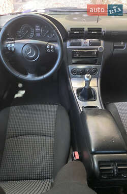 Купе Mercedes-Benz C-Class 2004 в 