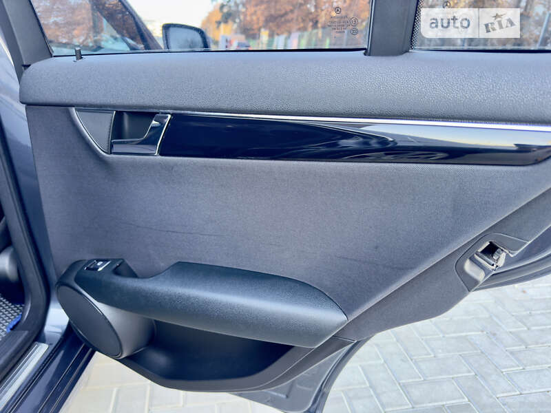 Седан Mercedes-Benz C-Class 2008 в Ровно