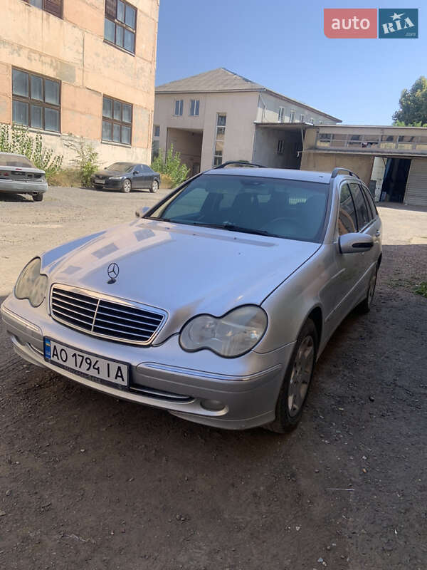 Универсал Mercedes-Benz C-Class 2003 в Ужгороде