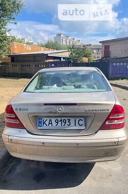 Седан Mercedes-Benz C-Class 2002 в Киеве