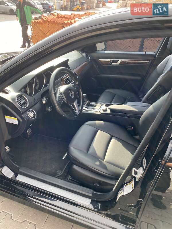 Седан Mercedes-Benz C-Class 2013 в Виннице