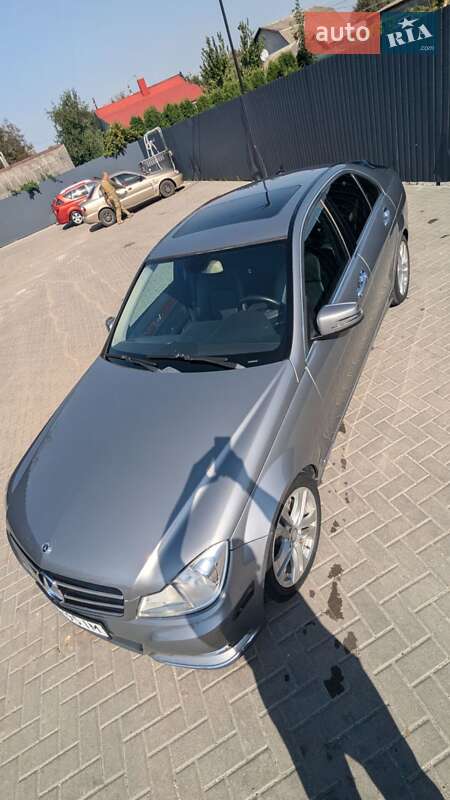 Седан Mercedes-Benz C-Class 2013 в Остроге
