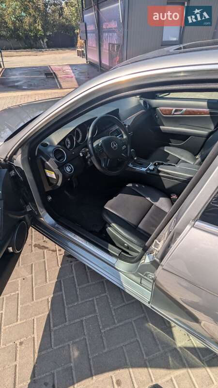 Седан Mercedes-Benz C-Class 2013 в Остроге