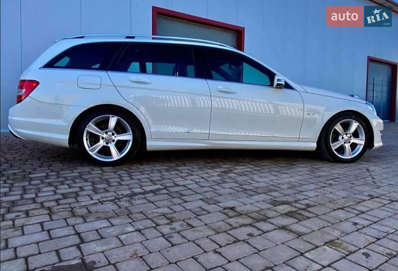 Універсал Mercedes-Benz C-Class 2011 в Гостомелі