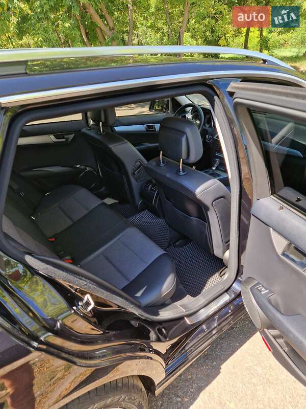 Універсал Mercedes-Benz C-Class 2011 в Чернівцях фото 13 Універсал Mercedes-Benz C-Class 2011 в Чернівцях