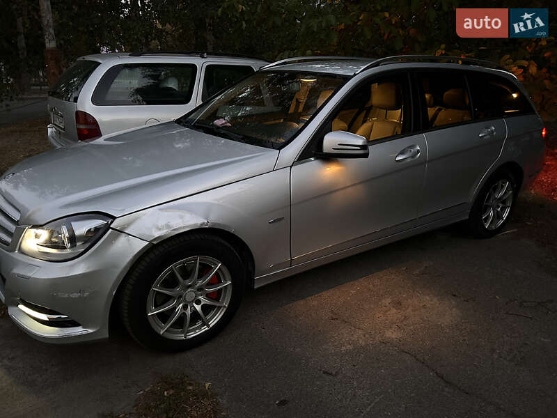 Універсал Mercedes-Benz C-Class 2011 в Києві